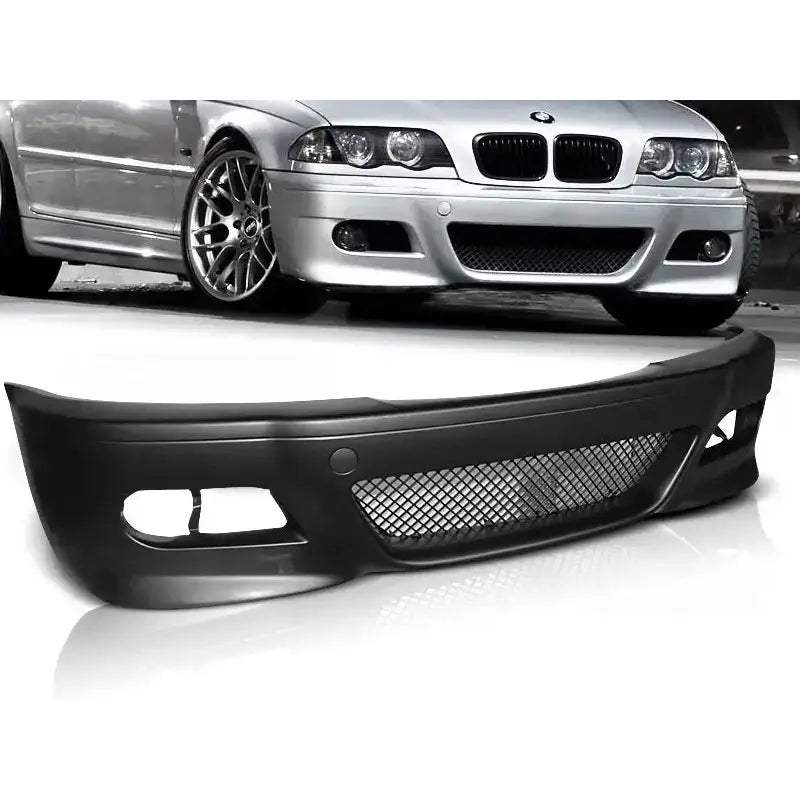 Støtfanger foran BMW E46 M3 Style i svart plast med nettinggrill, sett skrått forfra.