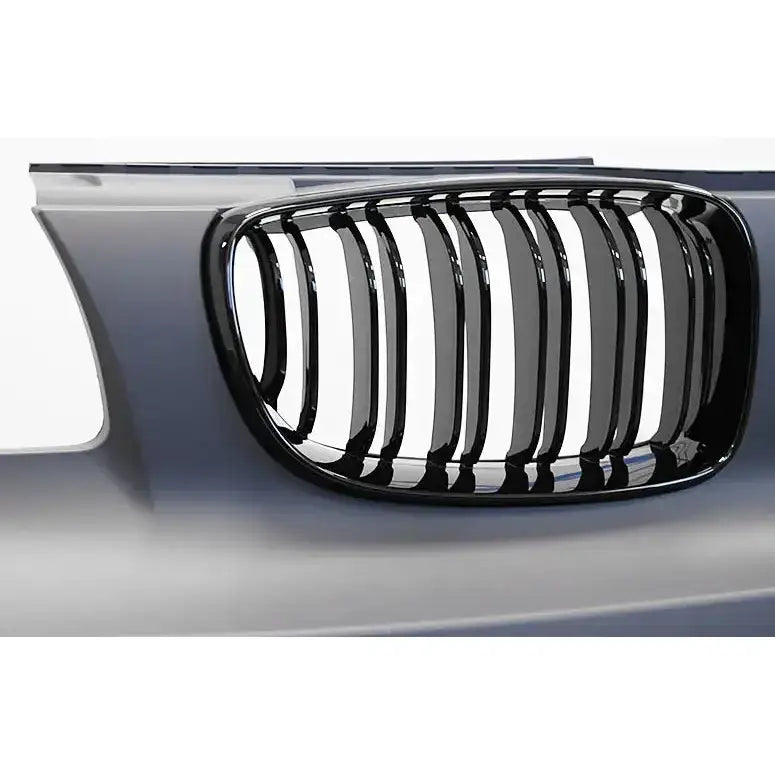 Front bumper for BMW E81/82/87/88 sport coupe med sort blank grill og vertikale ribber.