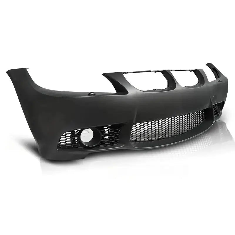Frontfanger til BMW E90 05-08 M3, sort plast med grillmønster og tåkelysåpninger, skrå vinkel.