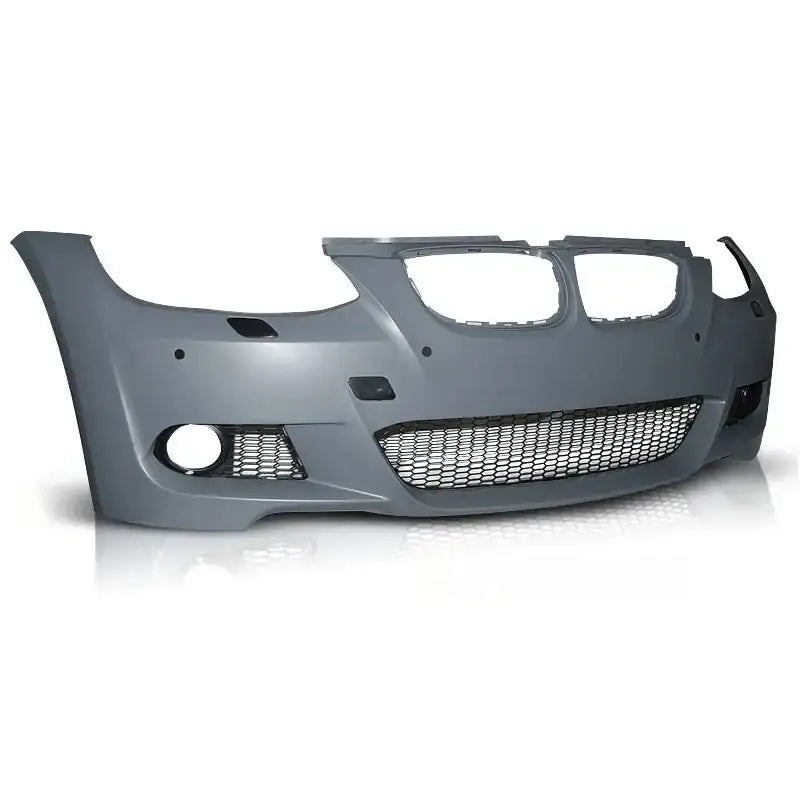 Frontfanger til BMW E92 06-09 M-Pack PDC sett forfra med gitterdetaljer og åpninger mot hvit bakgrunn.