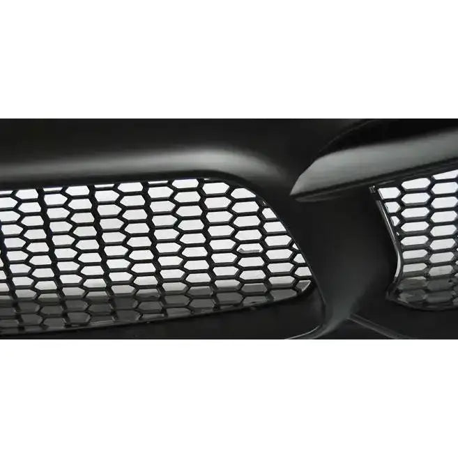 Støtfanger foran detaljbilde av sort sekskantet plastgitter til BMW E92/E93 10-13 LCI M4 Look.