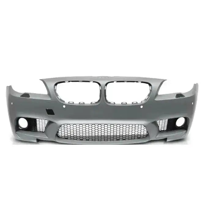 Front bumper for BMW F10/F11 LCI M5 Style med PDC, vist fra forsiden mot hvit bakgrunn.