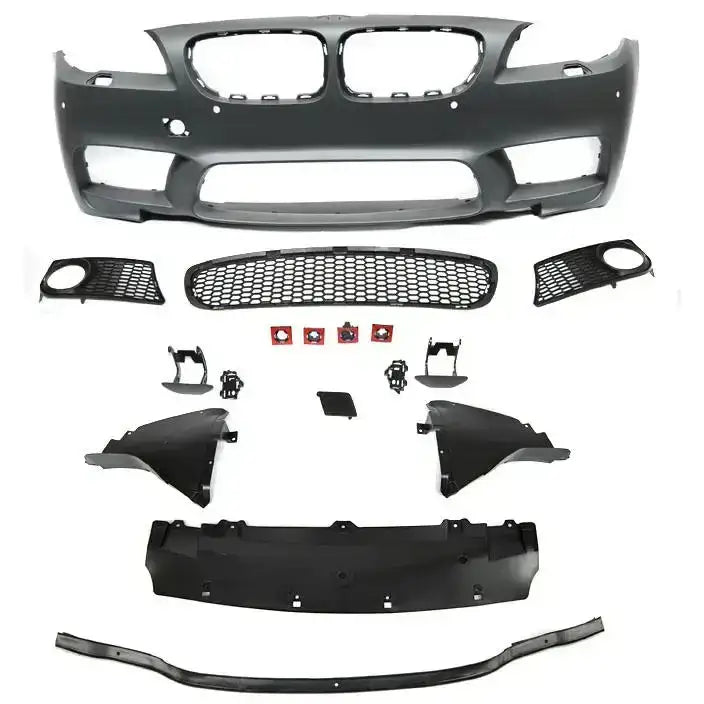 Støtfanger foran Bmw F10/F11 LCI M5 Style PDC med grill og monteringsdeler mot hvit bakgrunn.