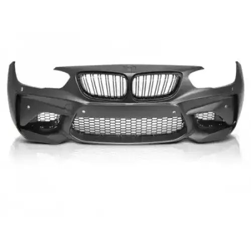 Frontfanger til BMW F20/F21 LCI 15-18 M2 Look med store luftinntak og sort gitter sett forfra.