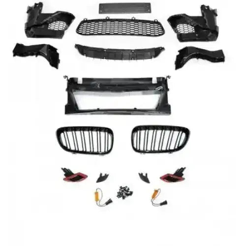 Frontbumper komplett sett til BMW F20/F21 LCI 15-18 M2 Look med grillgitter og monteringsdeler.