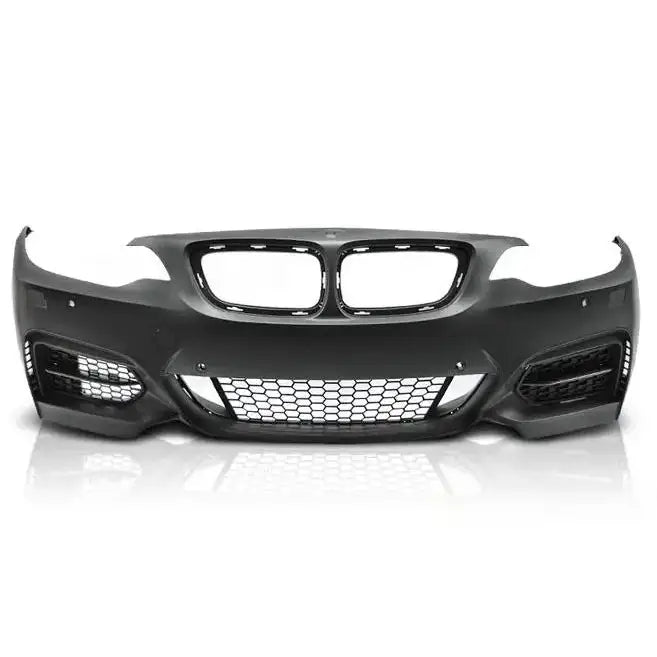 Front bumper til BMW F22/F23 M235, sort med store luftinntak og bikubemønstret gitter.