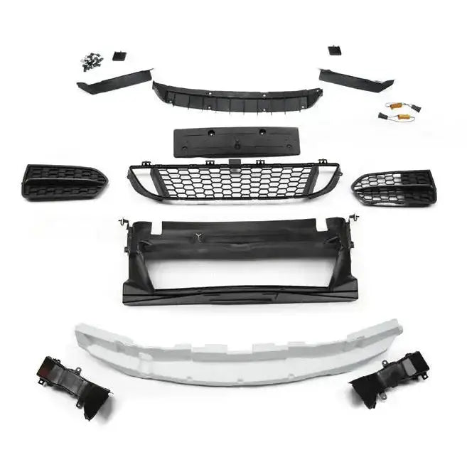 Frontfanger til BMW F22/F23 M235 PDC, komplett sett med svarte og grå plastdeler vist fra toppen.