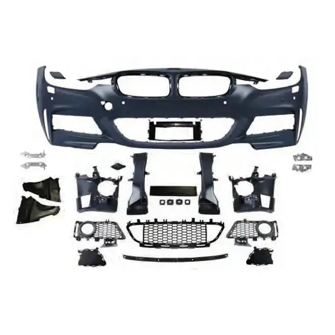 Front bumper komplett sett til BMW F30/F31 M-Pack med grill og luftinntak mot hvit bakgrunn.