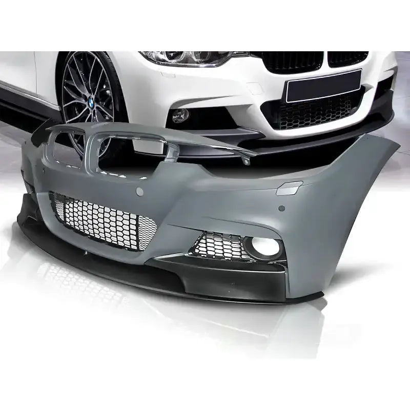 Støtfanger foran Bmw F30 M-Performance PDC grå med store luftinntak og detaljer for tåkelys.