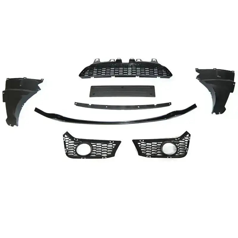 Frontbumper til BMW F30/F31 M3 Style PDC, løse svarte plastdeler og gitter på hvit bakgrunn.