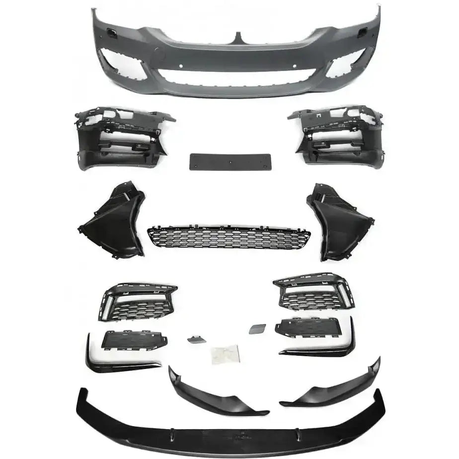 Frontfanger deler til BMW G30 G31 M-Performance Style PDC, sort plast, oversiktsbilde med grill og pyntelister.
