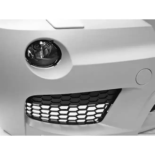 Støtfanger foran til BMW X1 E84 M-Pack i matt grå plast med rund tåkelykt og sort bikubemønstret grill.