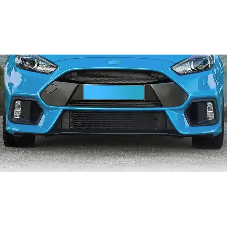 Frontfanger til Ford Focus 15-18 Sport RS med sort grill og rektangulært luftinntak foran.