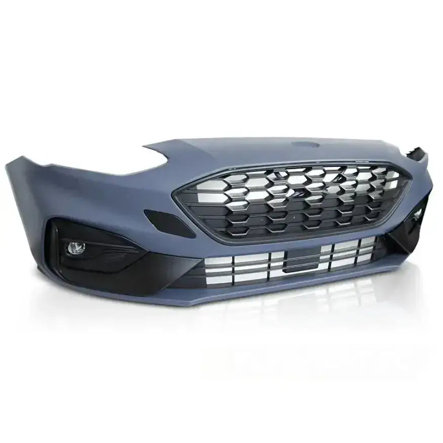 Støtfanger foran Ford Focus 18-21 Sport STL i grå plast med sort bikubemønstret grill og tåkelykter.