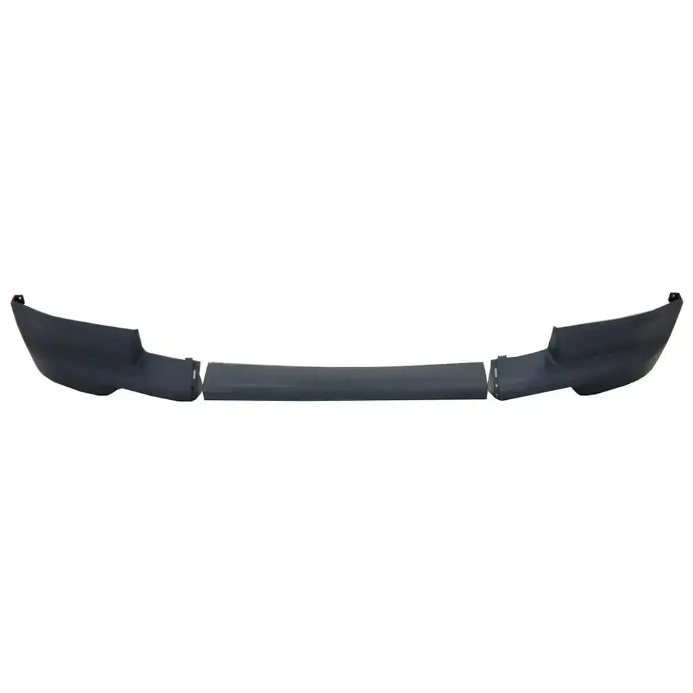 Front bumper til Land Rover Freelander 04-14 i matt svart plast, sett rett forfra mot hvit bakgrunn.