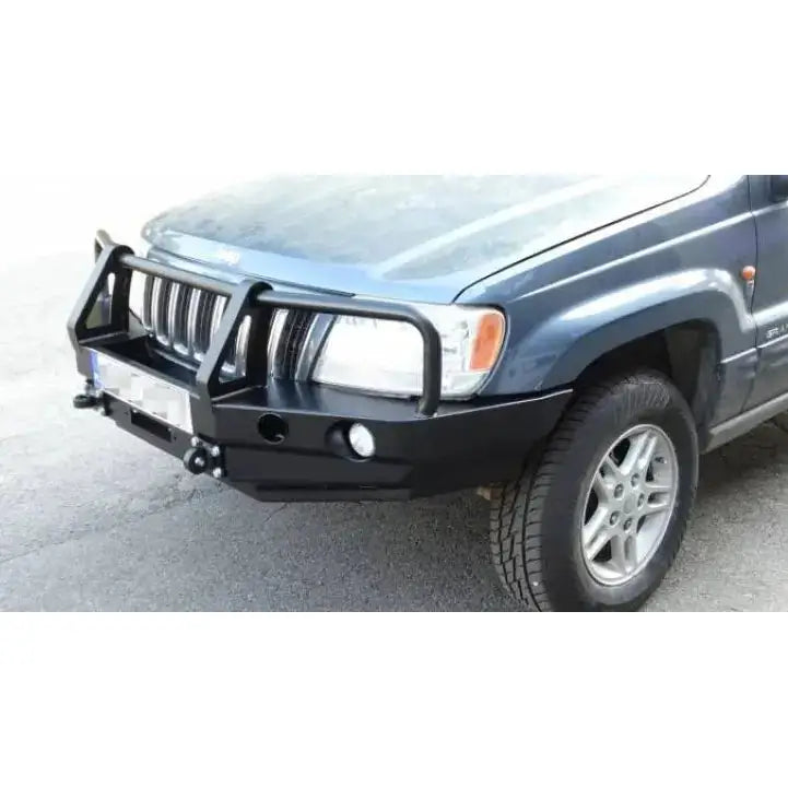 Støtfanger foran med bullbar til Jeep Grand Cherokee WJ 99-04, sort metall med integrerte lykter.