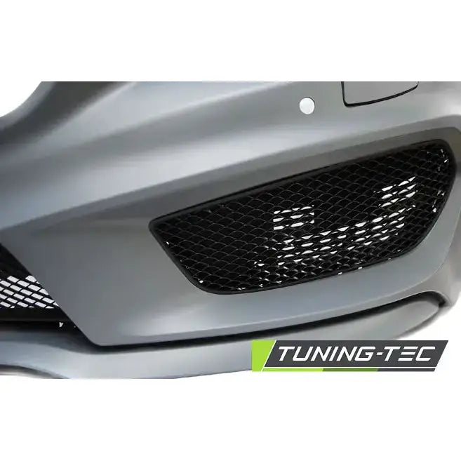 Front bumper for Mercedes CLA W117 i matt grått med sort nettinggrill og Tuning-Tec-logo.