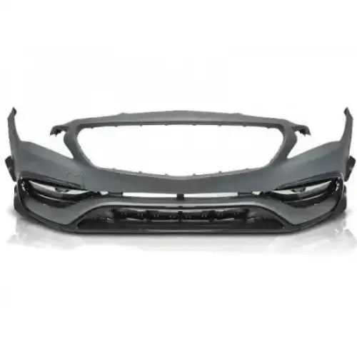 Frontfanger Mercedes CLA W117 Sport Style i matt svart plast med store åpninger og aerodynamiske detaljer.