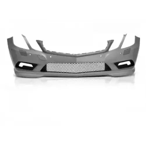 Frontfanger til Mercedes E-Klasse C207 Coupe med stort mesh-gitter og markerte sideåpninger.