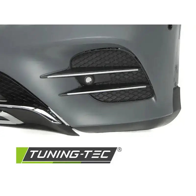 Støtfanger foran Mercedes GLC W253 med svarte gitter, kromstriper og sensorhull, sett fra siden.