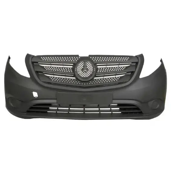Støtfanger foran til Mercedes Vito W447, sort plast med grill, horisontale lameller og nummerskiltfelt.