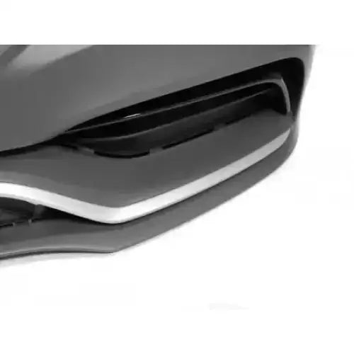 Front bumper til Mercedes W205 18- C63 Style med sølvfarget list og markante luftinntak.