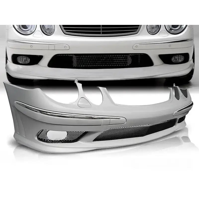 Frontfanger Mercedes W211 AMG Style i hvit plast med sølv dekorlist og sort grill, sett fra skrå vinkel.