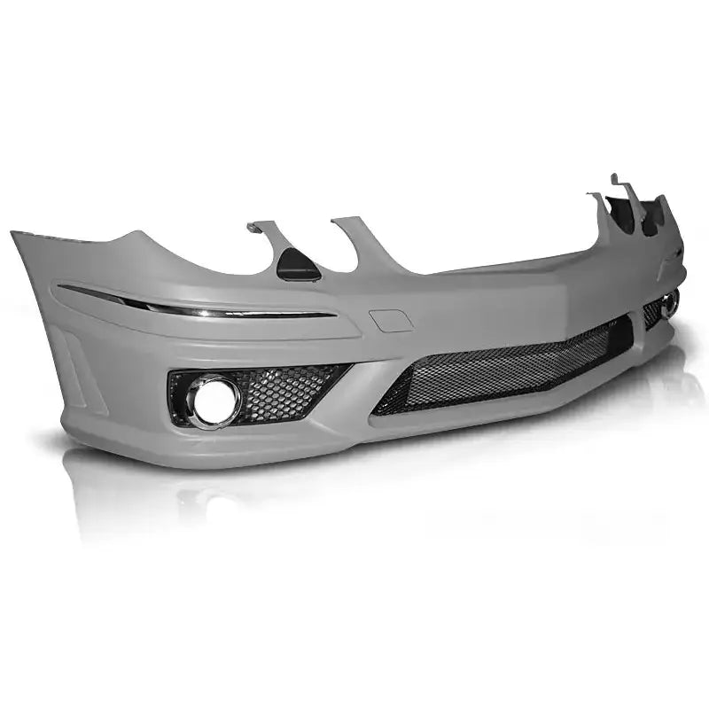 Støtfanger foran Mercedes W211 E63 style i lys grå plast med sorte nett og åpning for tåkelys.