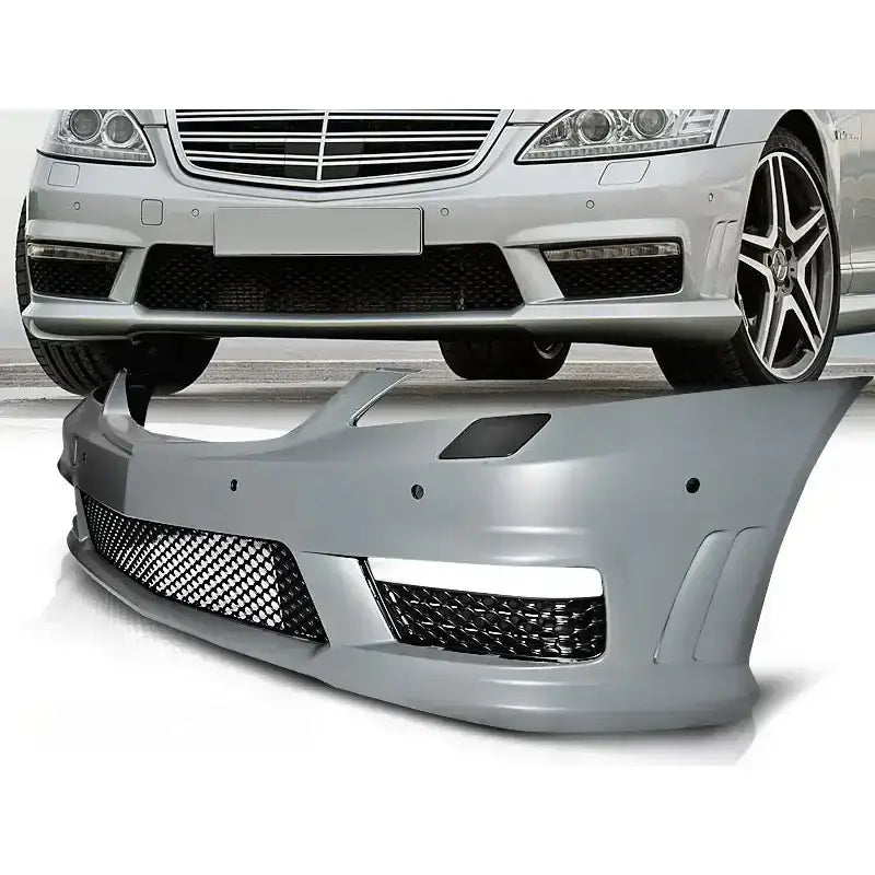 Støtfanger foran Mercedes W221 AMG Style PDC i sølv med sorte luftinntak og gitter, sett skrått forfra.
