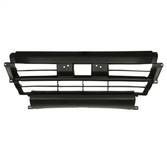 Støtfanger foran Mitsubishi L 200 96-01 i svart metall med horisontale ribber og festehull, sett forfra.