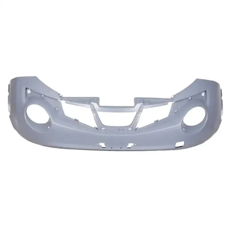 Støtfanger foran til Nissan Juke F15 10-14 i lysegrå plast med utskjæringer for lykter og synlige festepunkter.