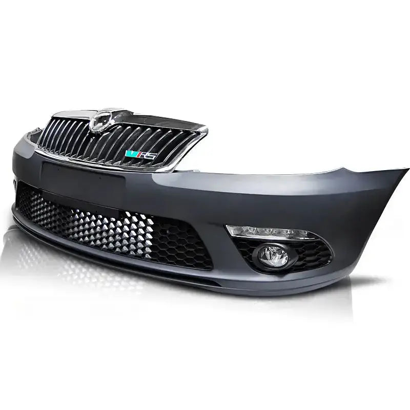 Støtfanger foran til Skoda Octavia II FACELIFT 09-13 RS med svart grill, kromdetaljer og RS-emblem.