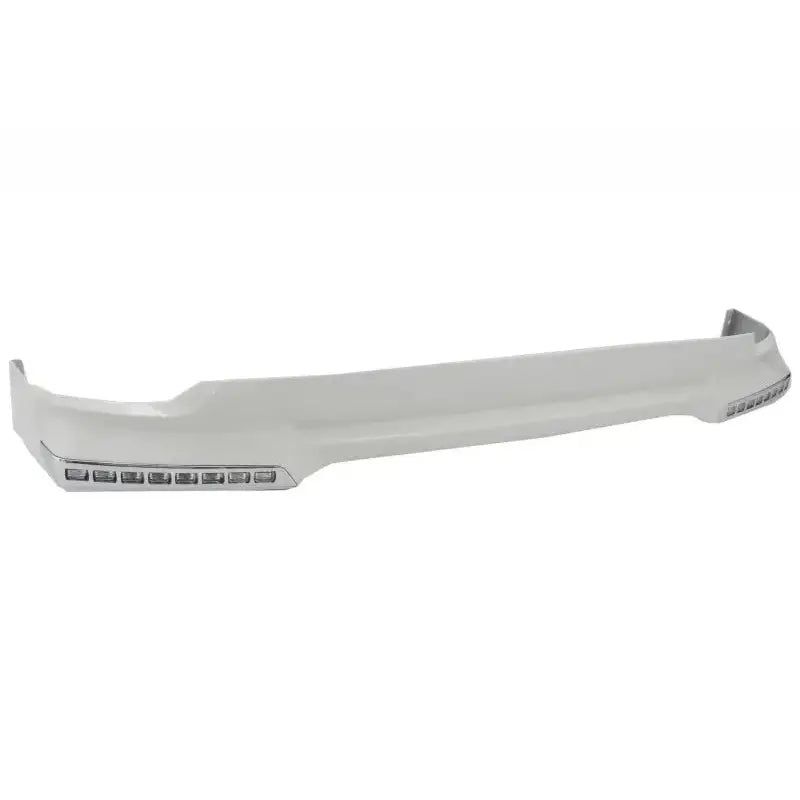 Front bumper til Toyota Land Cruiser FJ200 08-11, lys grå spoiler med LED-lys, sett skrått bakfra.