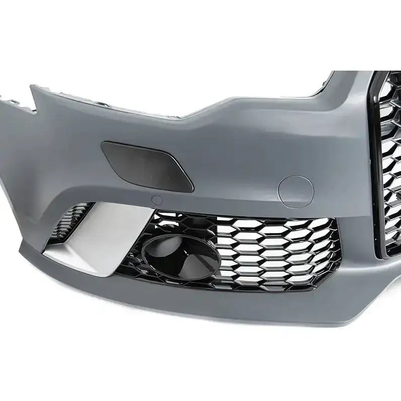 Frontbumper for Audi A6 C7 14-18 med sort bikubemønstret grill og blanke detaljer, sett fra skrå side.