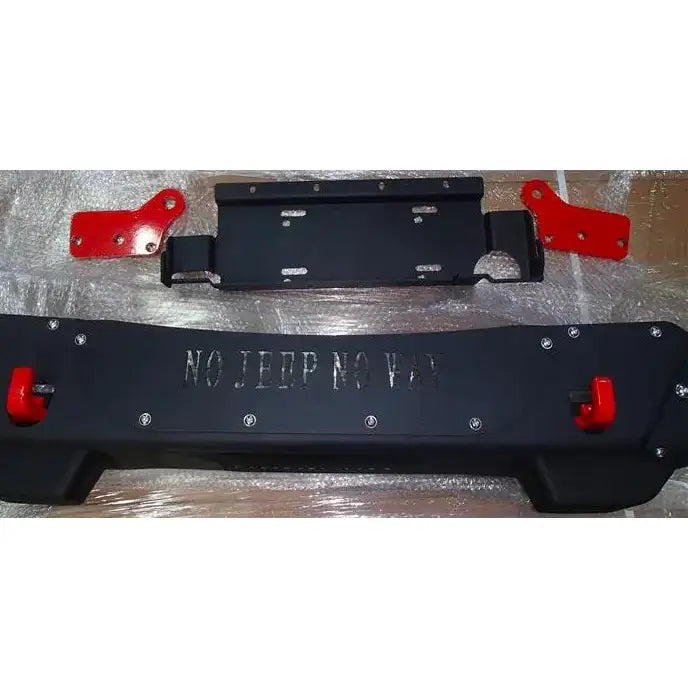 Front bumper av stål til Jeep Wrangler JK 07-17 med røde fester og inngravert tekst, sett ovenfra.