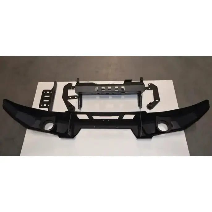 Frontfanger til Suzuki Jimny 2018-, sort stålsett med runde åpninger og festebraketter sett ovenfra.