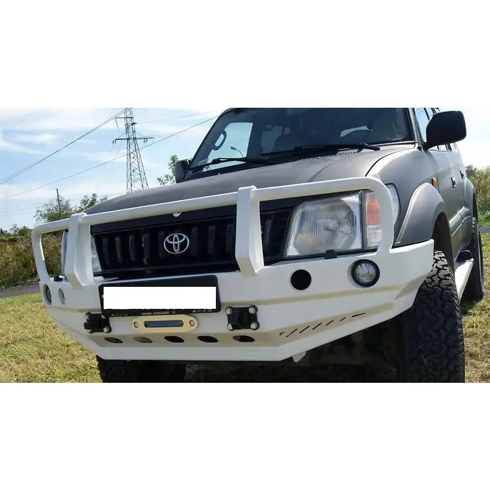 Frontfanger stål ver2 for Toyota Land Cruiser J9 med beskyttelsesbøyler og integrerte lykter.