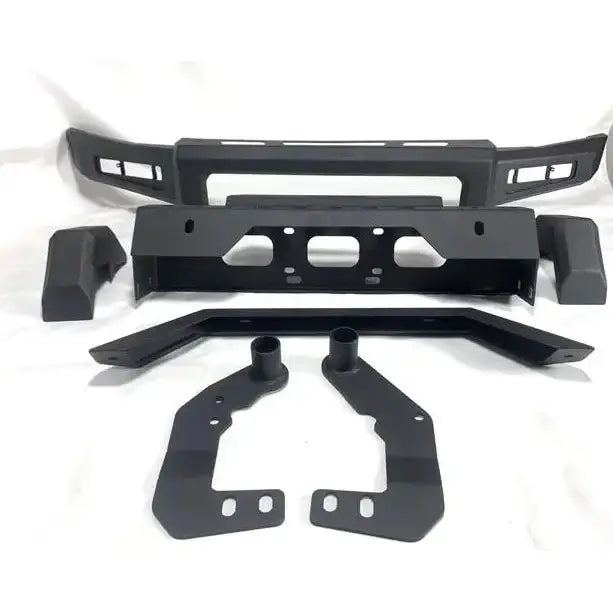 Støtfanger foran til Suzuki Jimny 18-, sorte metalldeler med utskjæringer og monteringshull mot hvit bakgrunn.