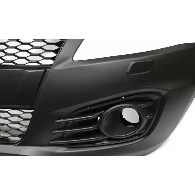 Frontbumper for Suzuki Swift V 10-17 Sport Style, nærbilde av nedre høyre hjørne med grill og tåkelysåpning.