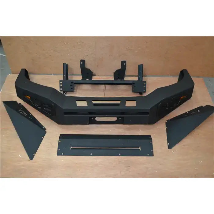 Frontfanger til Toyota Hilux 11-15 med monteringsdeler, sett ovenfra på lyst underlag.