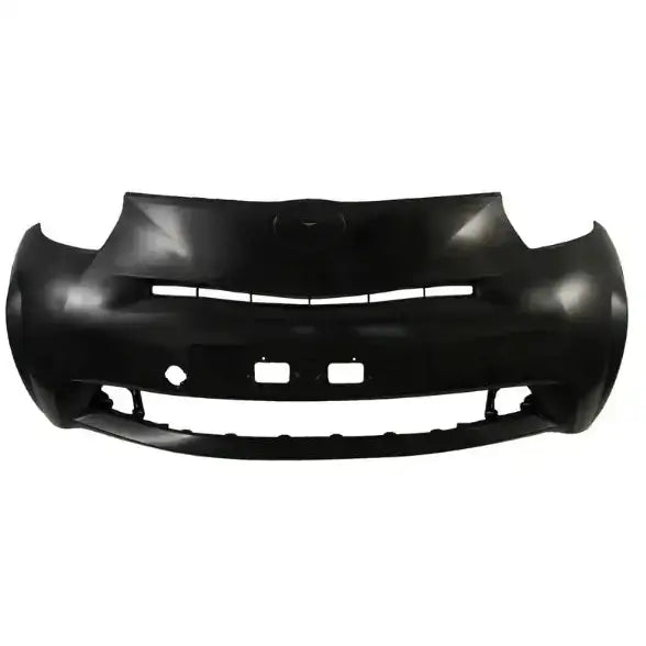 Støtfanger foran til Toyota IQ 09-15 i sort plast, sett rett forfra med åpninger for lykter og grill.