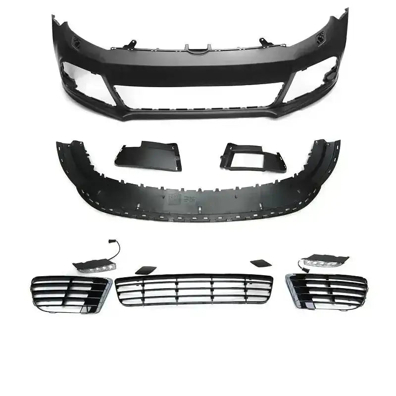 Front bumper til VW Golf 6 R20 style med grill og deksler, sett ovenfra mot hvit bakgrunn.