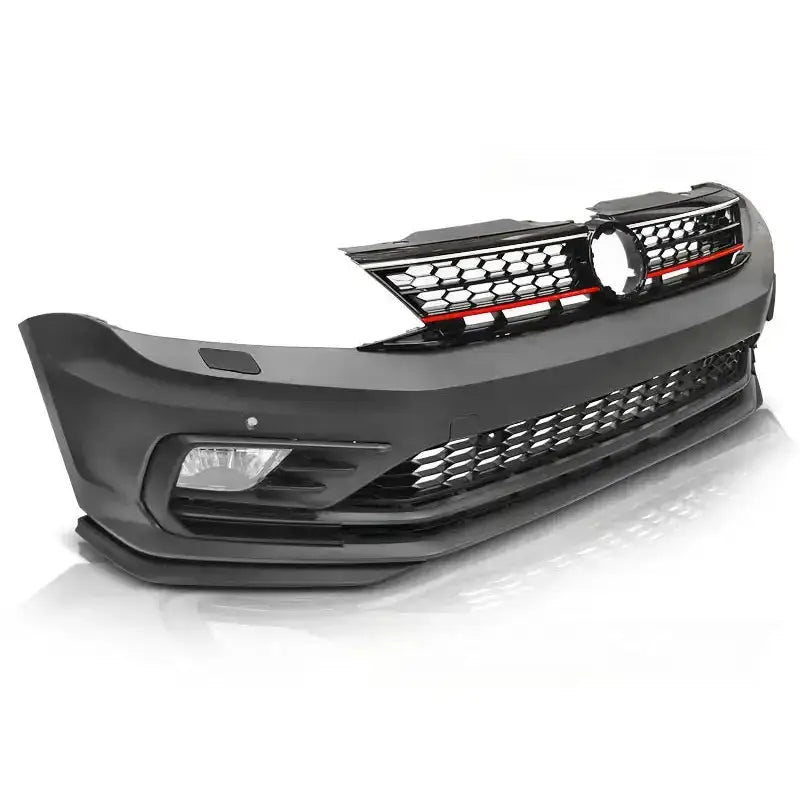 Frontfanger til VW Jetta VI GLI Style med bikakemønstret grill, røde detaljer og synlig tåkelys.