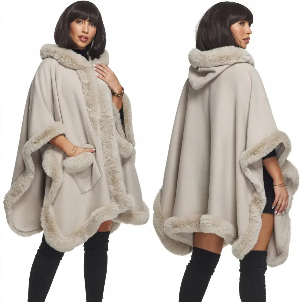 Strikket Poncho med Hette og Fuskepels