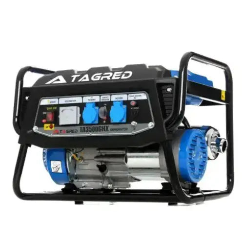 Strømaggregat Tagred AVR 3500W, skrå forside med synlig kontrollpanel, blå detaljer og sølv motor.