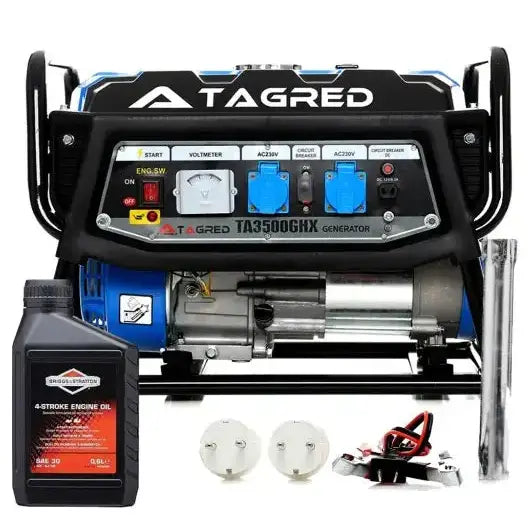 Strømaggregat Tagred AVR 3500W, frontbilde med fokus på kontrollpanel, motorolje og medfølgende tilbehør.