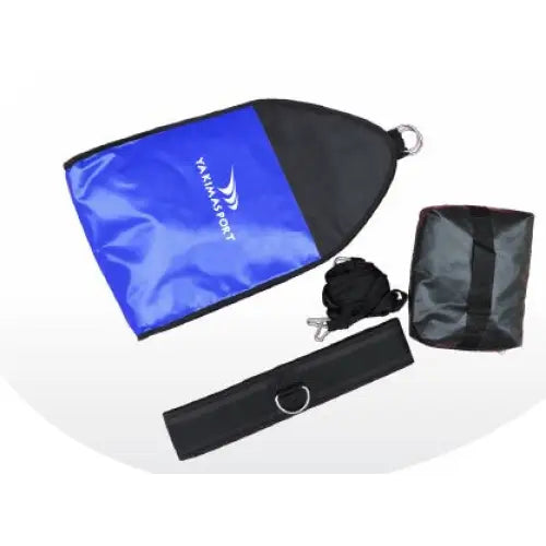 Styrketreningssett modell II, oversiktsbilde av veske, stropp med D-ring, tau og kompakt pose mot hvit bakgrunn.