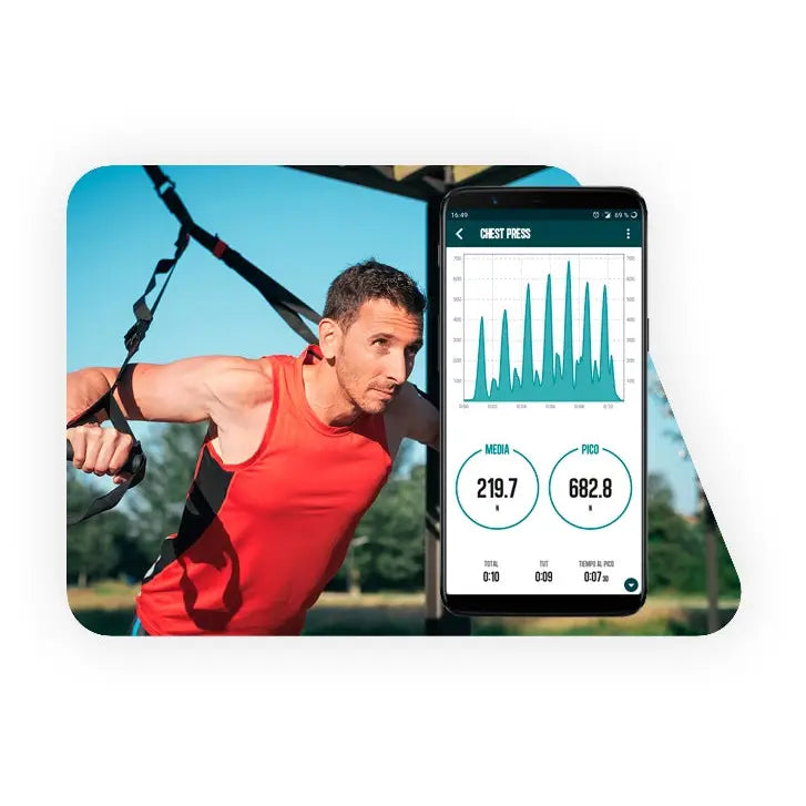 SUIFF PRO S2 uttrekkbar skuffesett i bruk utendørs, fokus på treningsdata på mobilskjerm under stroppetrening.