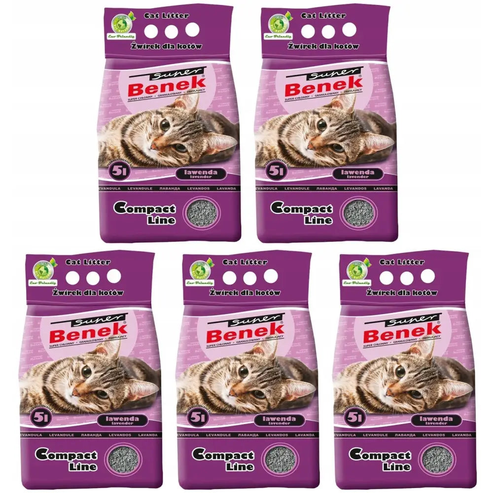 Super Benek Compact Line Bentonitt kattekull lavendel, fem 5L-poser med lilla og rosa emballasje og kattemotiv.