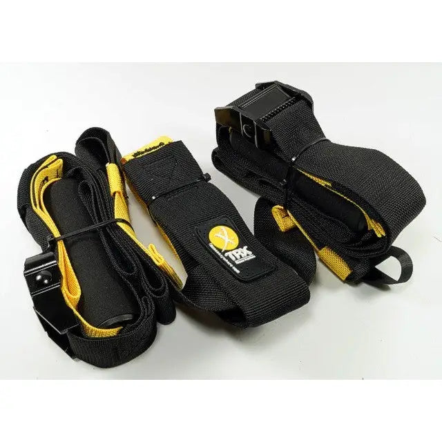 Suspensjonstrening PRO, tre svarte og gule treningsstropper rullet sammen, logo synlig på én stropp.